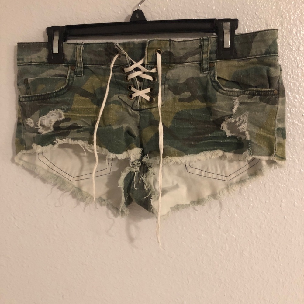 Camo billabong shorts